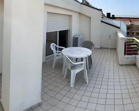 Poseidon Apartment *